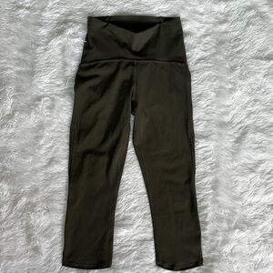 LULULEMON Train Times Crop (17") size 2